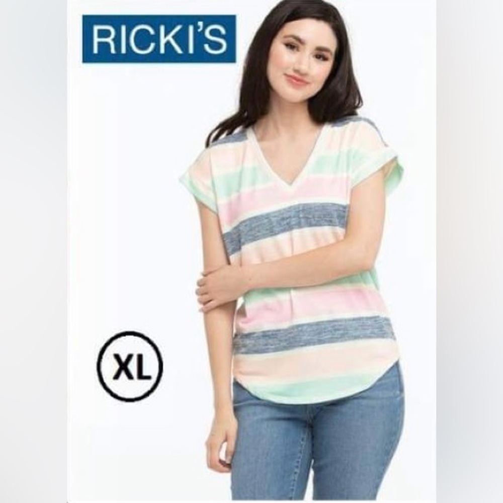 NIB - Ricki's, Women's V-Neck Hacci Tee. Size: XL.